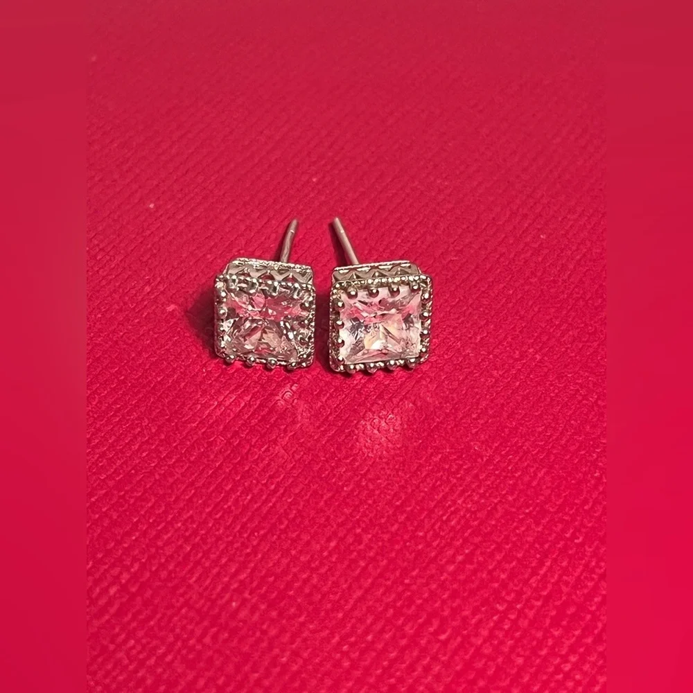 Elegant Silver Stud Earrings ❤️❤️ no box !